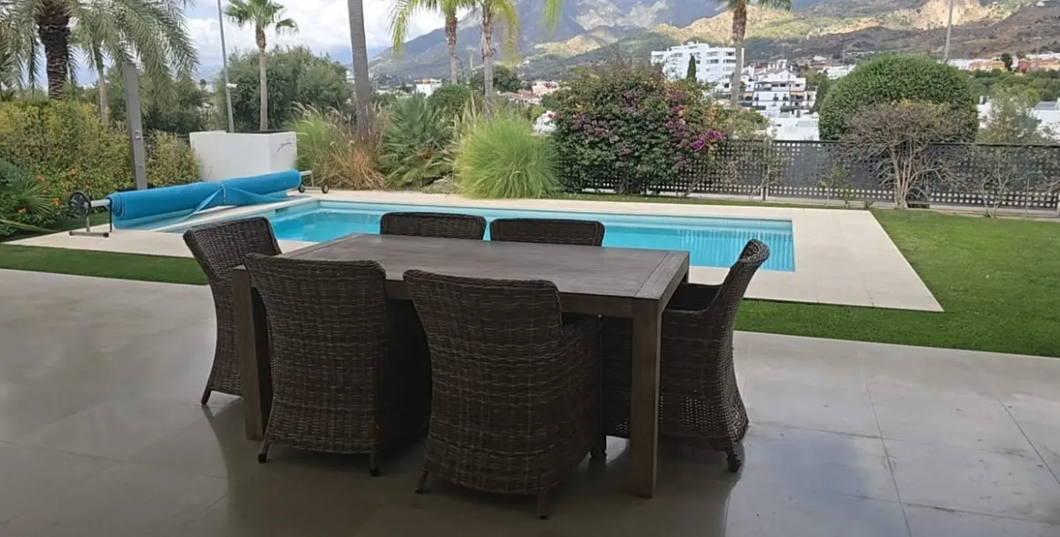 Продажа  отдельно стоящей виллы в Río Real 16