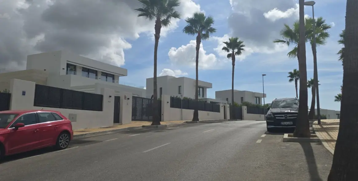 Sale of detached villa in Río Real 22