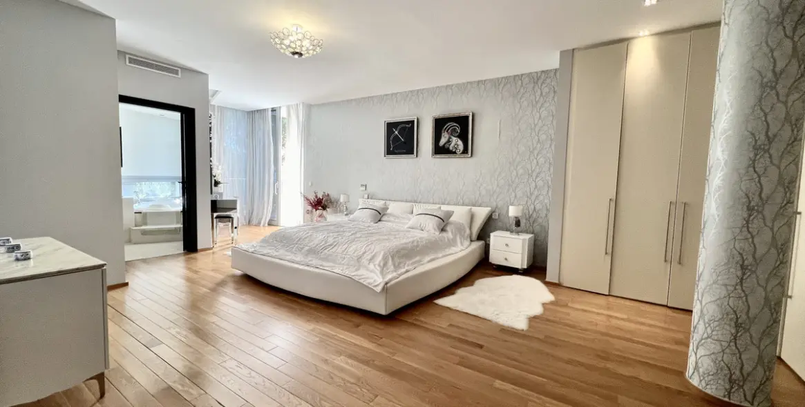 Sale of semi-detached house in Marbella (district The Golden Mile) 1