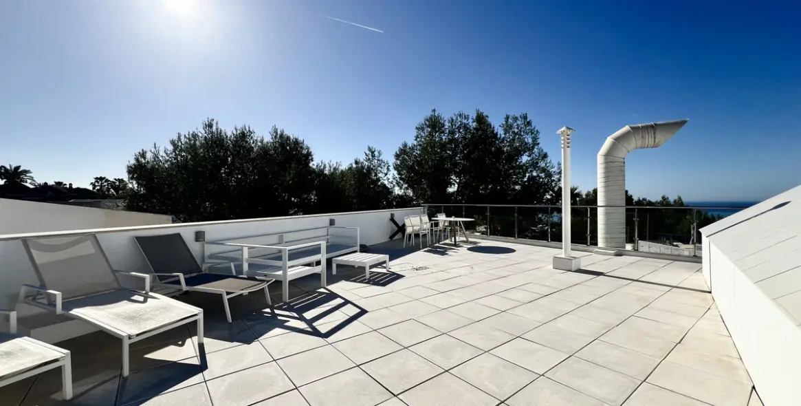 Long-term rent of semi-detached house in The Golden Mile 11