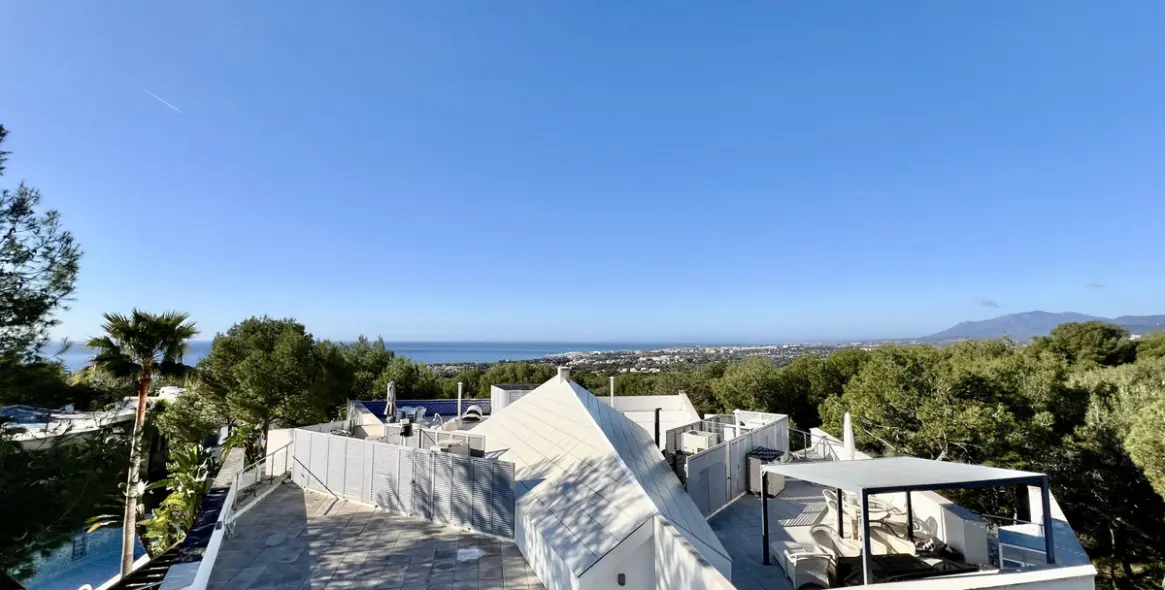 Long-term rent of semi-detached house in The Golden Mile 15