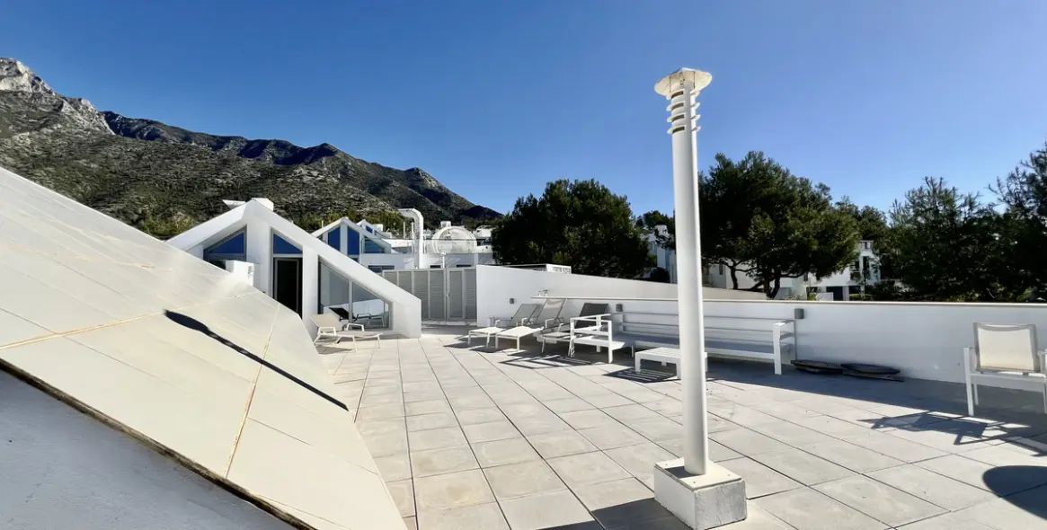 Long-term rent of semi-detached house in The Golden Mile 17