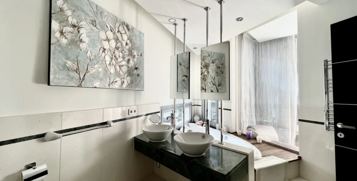 Long-term rent of semi-detached house in The Golden Mile 18