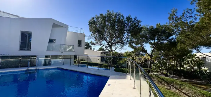 Long-term rent of semi-detached house in The Golden Mile 0