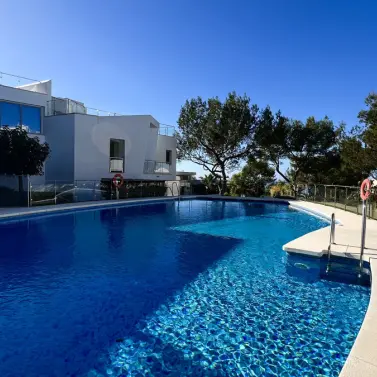 Long-term rent of semi-detached house in The Golden Mile