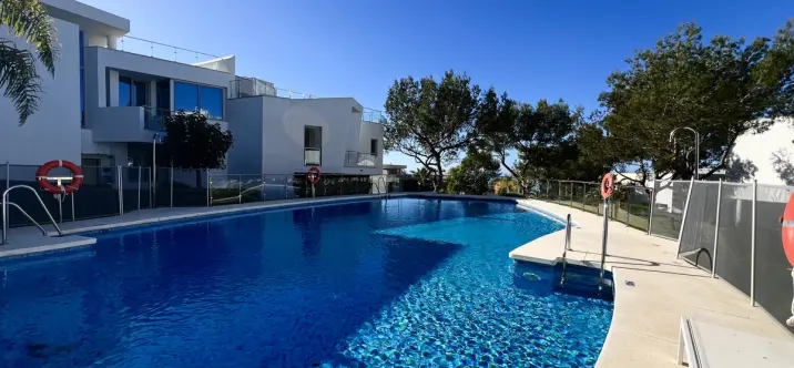 Long-term rent of semi-detached house in The Golden Mile 4