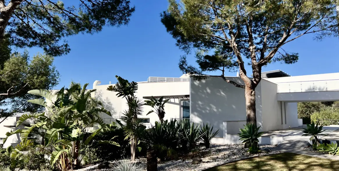 Long-term rent of semi-detached house in The Golden Mile 7