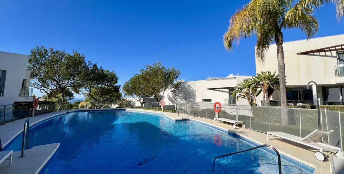 Long-term rent of semi-detached house in The Golden Mile 8