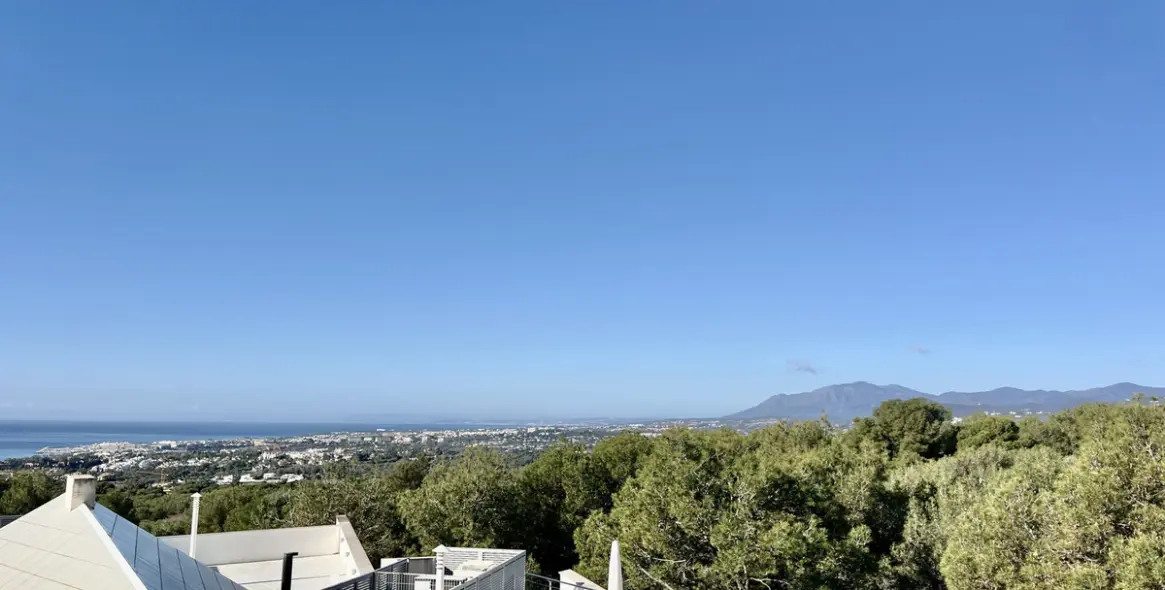 Long-term rent of semi-detached house in The Golden Mile 16