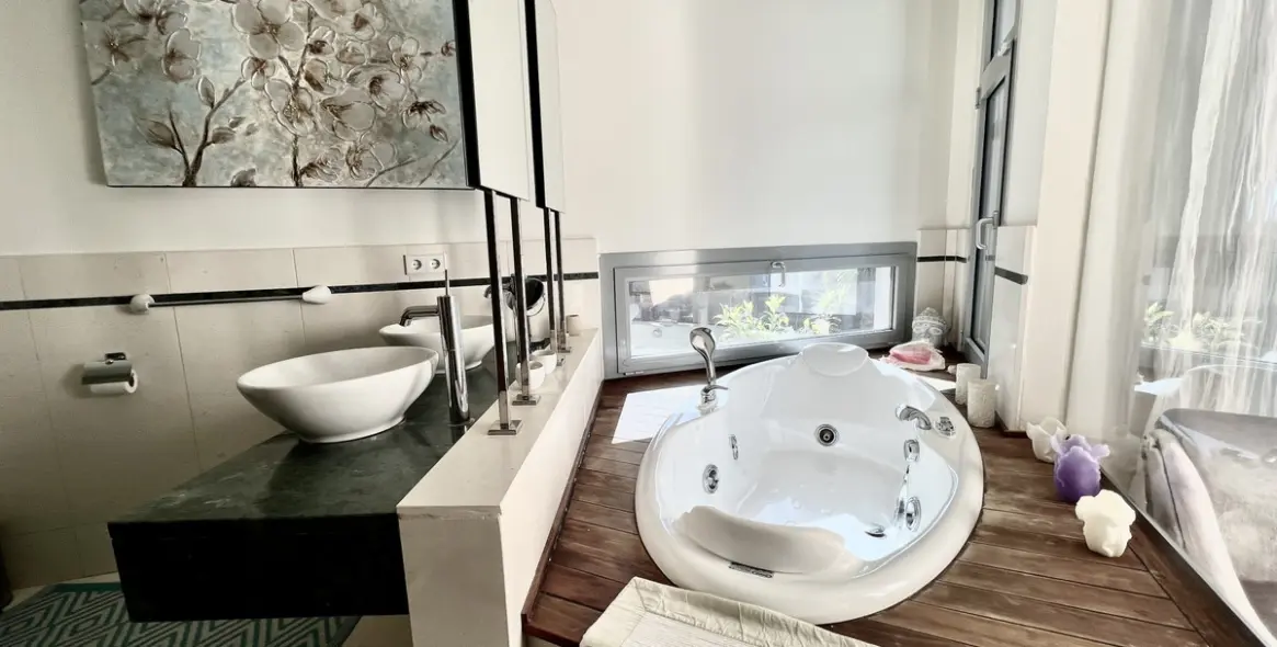 Long-term rent of semi-detached house in The Golden Mile 20