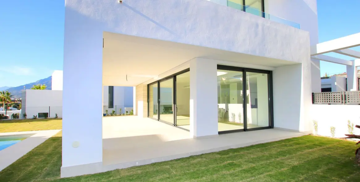 Sale of detached villa in Marbella East (district Río Real) 3
