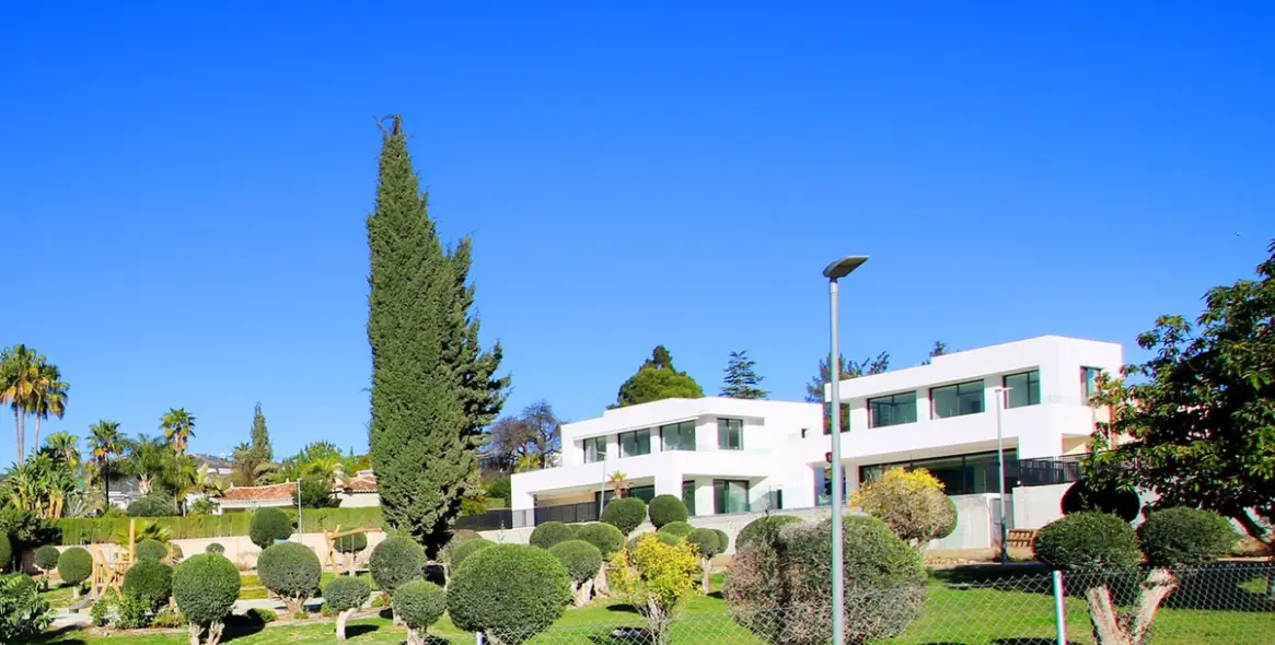 Sale of detached villa in Marbella East (district Río Real) 4