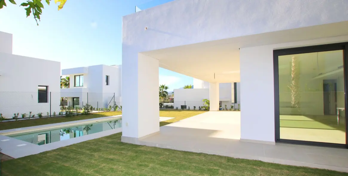 Sale of detached villa in Marbella East (district Río Real) 8