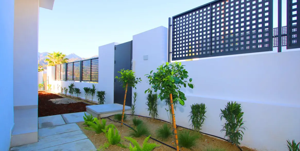 Sale of detached villa in Marbella East (district Río Real) 10