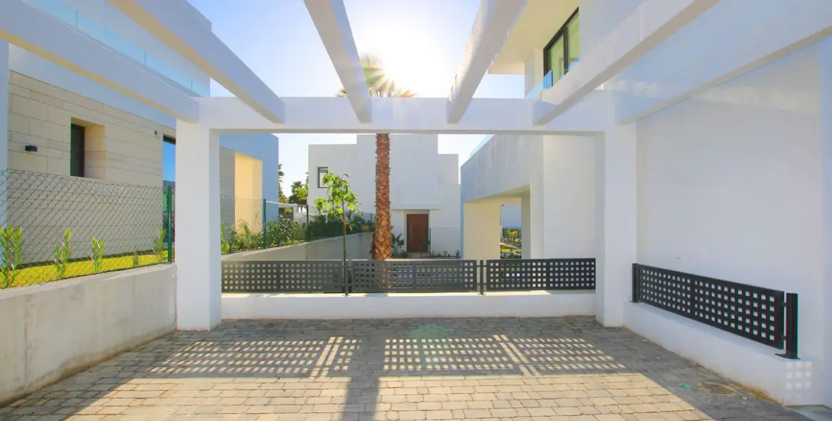 Продажа  отдельно стоящей виллы в Río Real 11