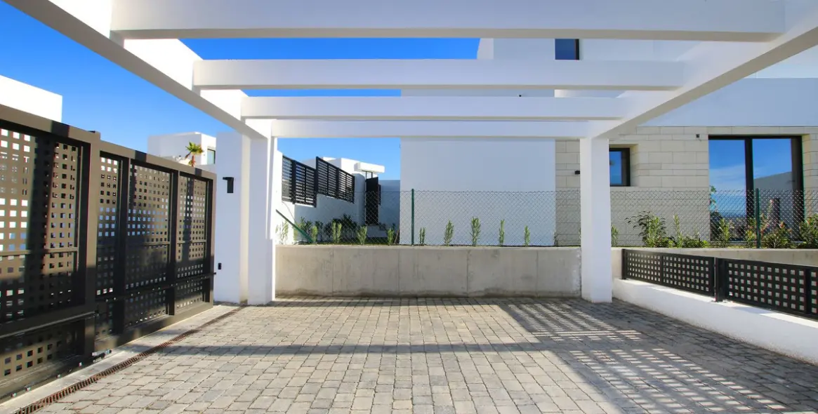 Продажа  отдельно стоящей виллы в Río Real 12