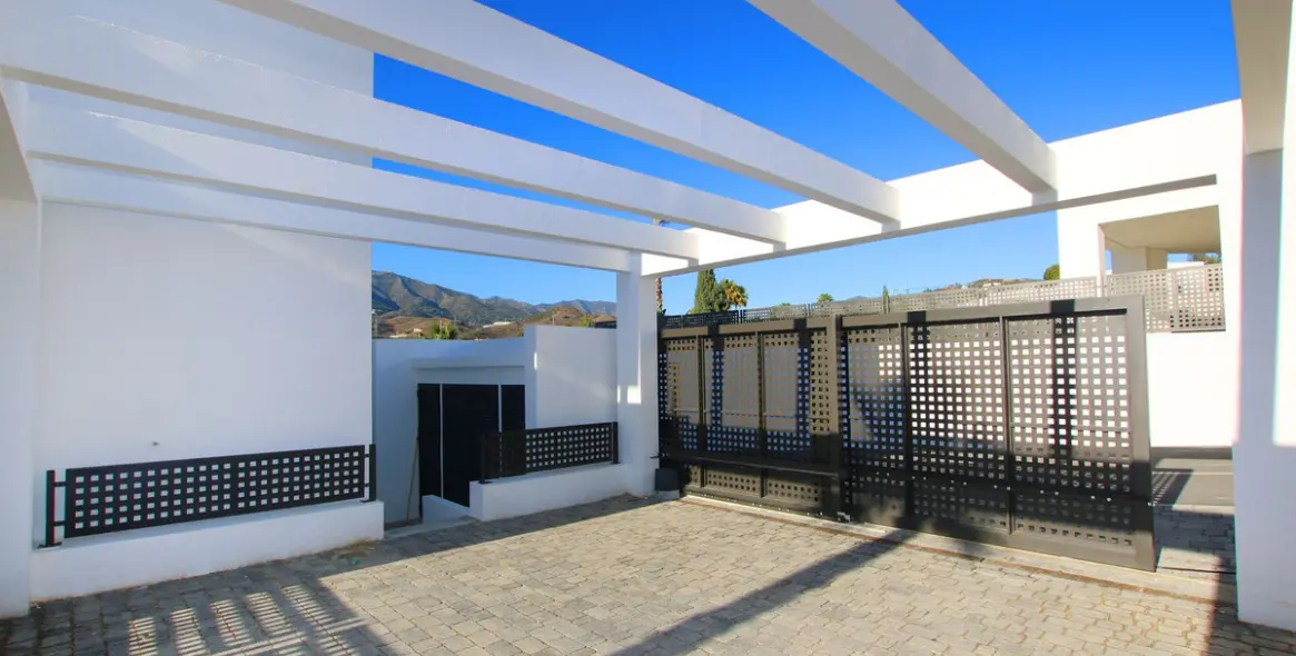 Продажа  отдельно стоящей виллы в Río Real 13