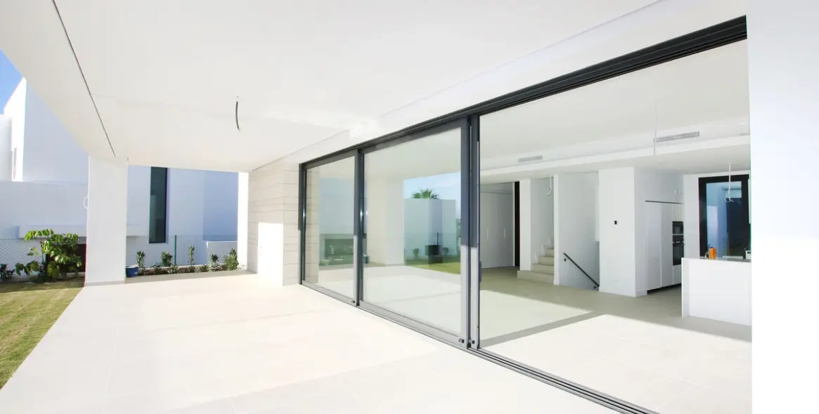 Продажа  отдельно стоящей виллы в Río Real 15