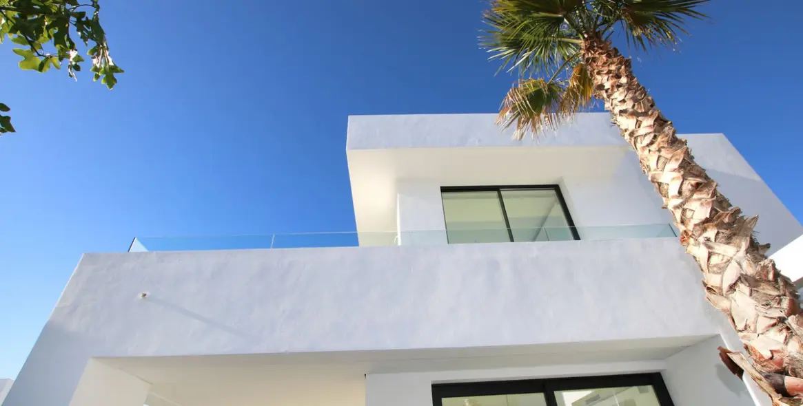 Продажа  отдельно стоящей виллы в Río Real 16