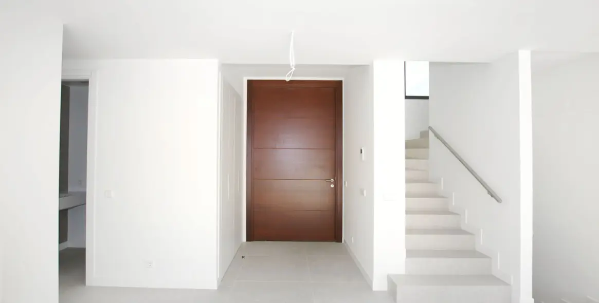 Продажа  отдельно стоящей виллы в Río Real 17