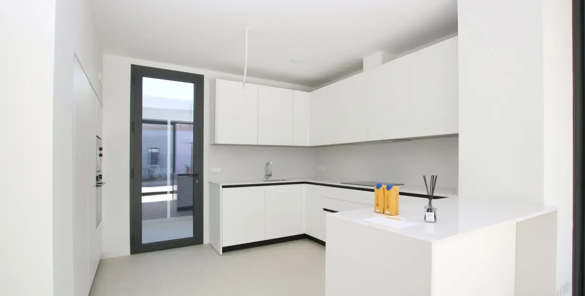 Продажа  отдельно стоящей виллы в Río Real 18