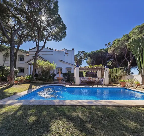 Продажа  отдельно стоящей виллы в Marbesa