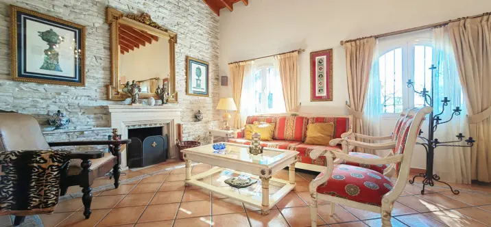 Продажа  отдельно стоящей виллы в Marbesa 1