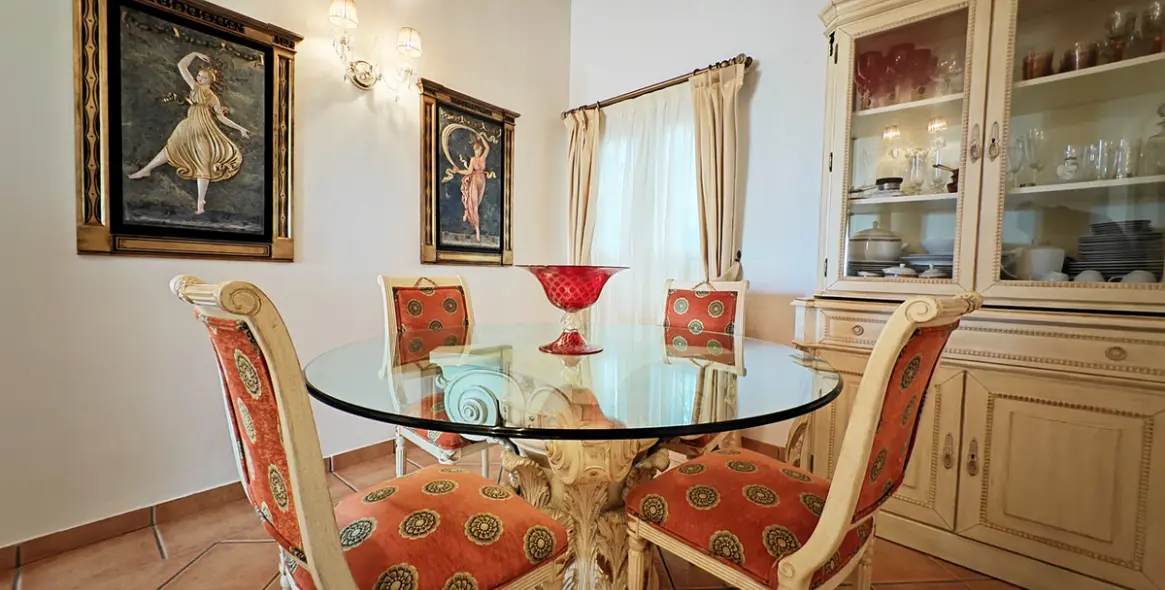 Продажа  отдельно стоящей виллы в Marbesa 3