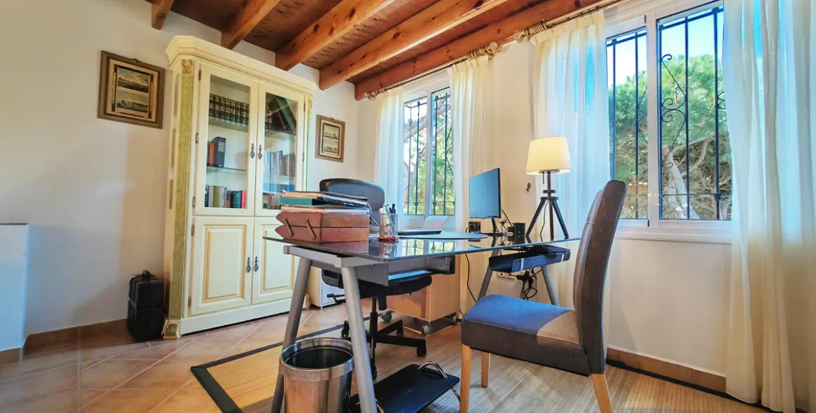 Продажа  отдельно стоящей виллы в Marbesa 4