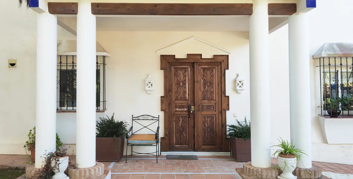 Продажа  отдельно стоящей виллы в Marbesa 19