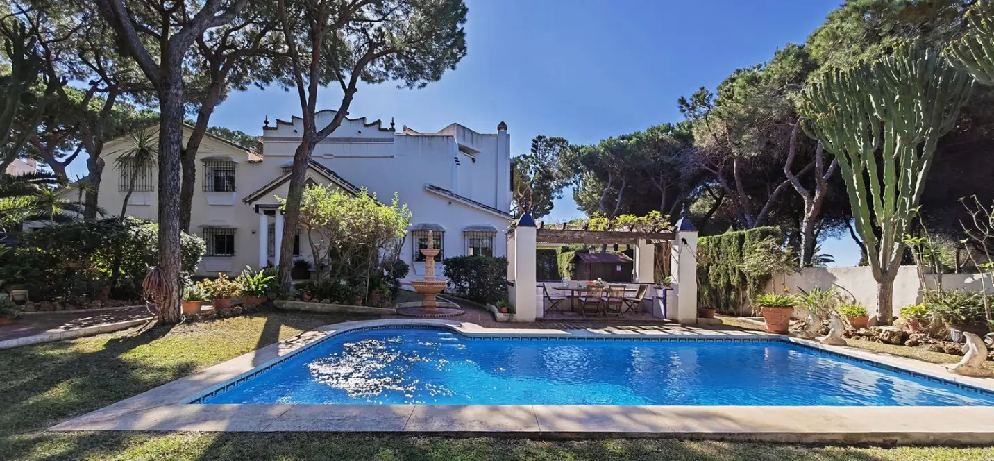 Sale of detached villa in Marbesa 0