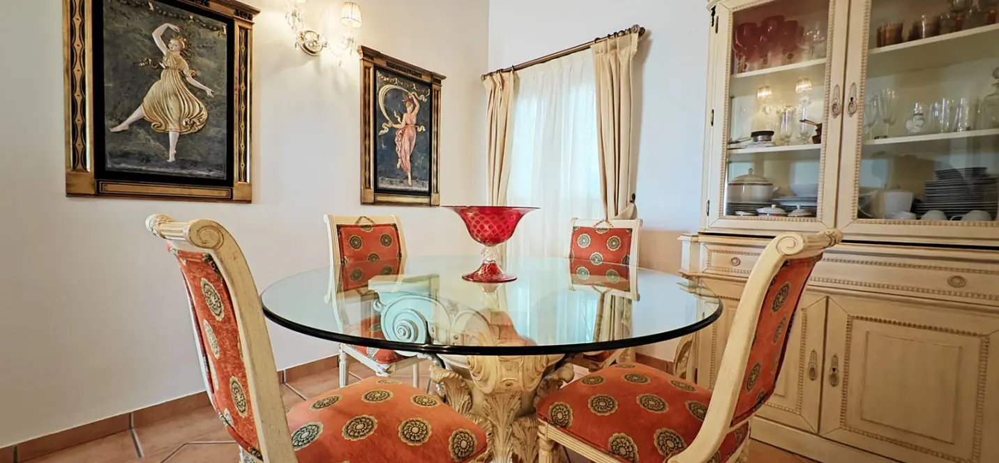 Sale of detached villa in Marbesa 2