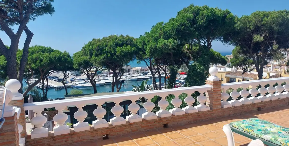 Продажа дома на две семьи в Puerto de Cabopino 1