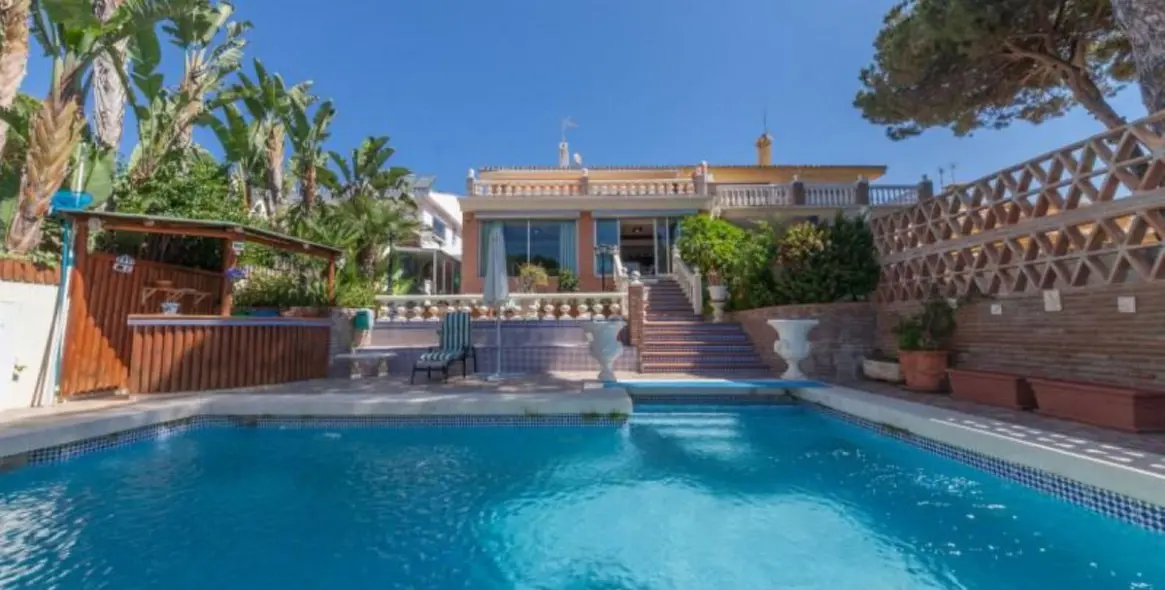 Продажа дома на две семьи в Puerto de Cabopino 2