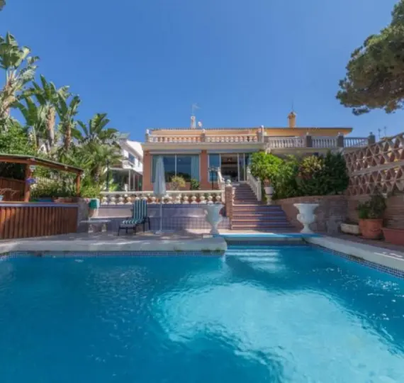 Продажа дома на две семьи в Puerto de Cabopino