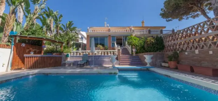 Продажа дома на две семьи в Puerto de Cabopino 1