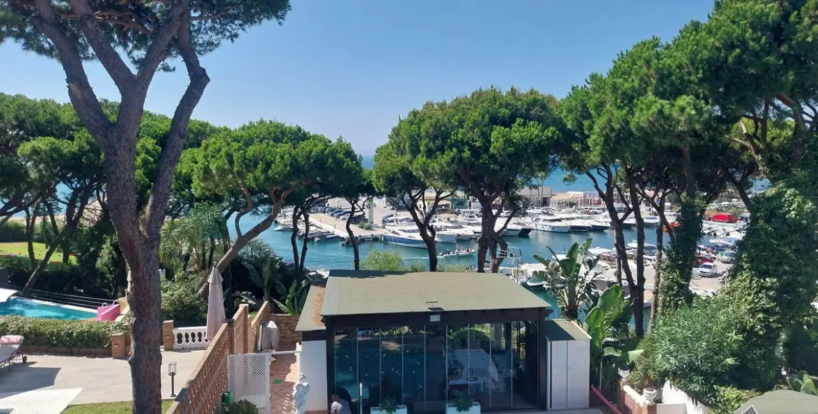 Продажа дома на две семьи в Puerto de Cabopino 3