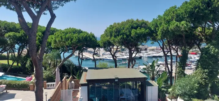 Продажа дома на две семьи в Puerto de Cabopino 2