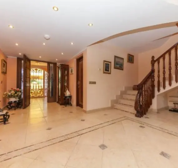 Продажа дома на две семьи в Puerto de Cabopino