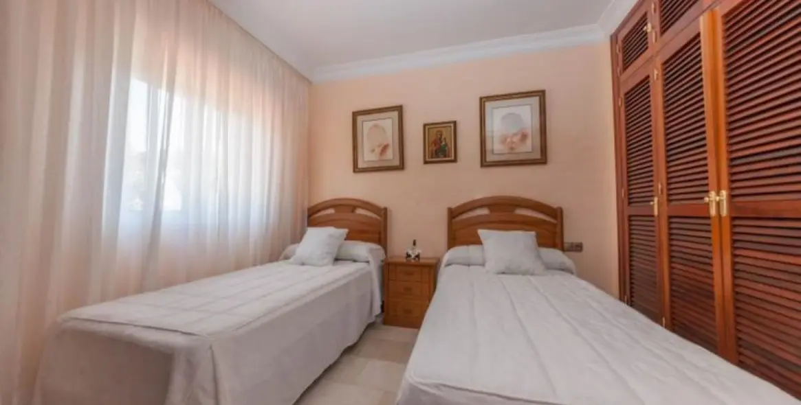 Продажа дома на две семьи в Puerto de Cabopino 17