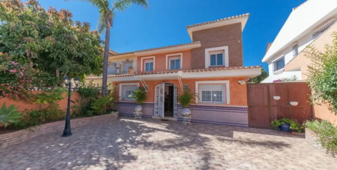 Продажа дома на две семьи в Puerto de Cabopino 19