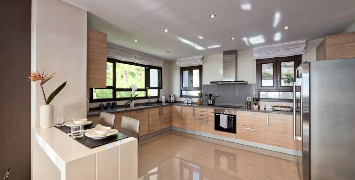 Продажа  отдельно стоящей виллы в Benahavís (район Benahavís) 11