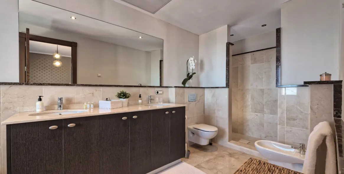 Продажа  отдельно стоящей виллы в Benahavís (район Benahavís) 17