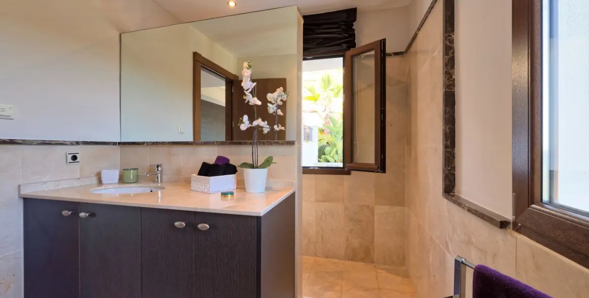 Venta de villa independiente en Benahavís 23