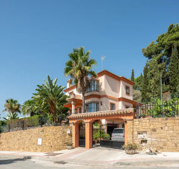 Продажа  отдельно стоящей виллы в Marbella