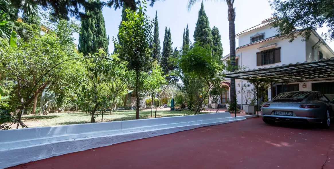 Продажа  отдельно стоящей виллы в Marbella 1