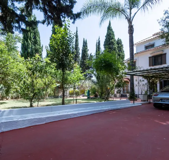 Продажа  отдельно стоящей виллы в Marbella