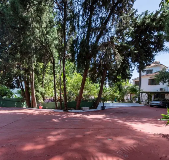 Продажа  отдельно стоящей виллы в Marbella