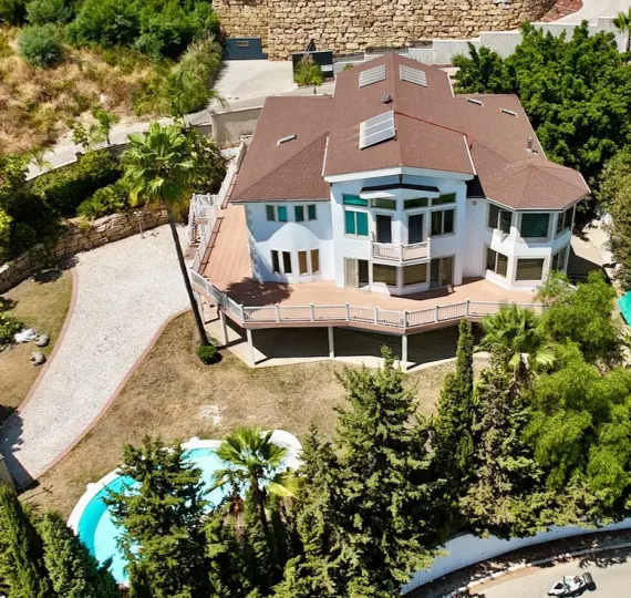 Detached villa R5156368