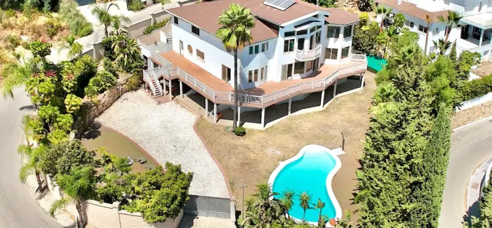 Venta de villa independiente en Benahavís 0